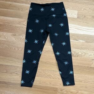 Beyond Yoga Black Star Pattern Leggings Large